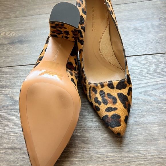 Banana Republic Madison Block Heel in Leopard Size 6 - Picture 2 of 3